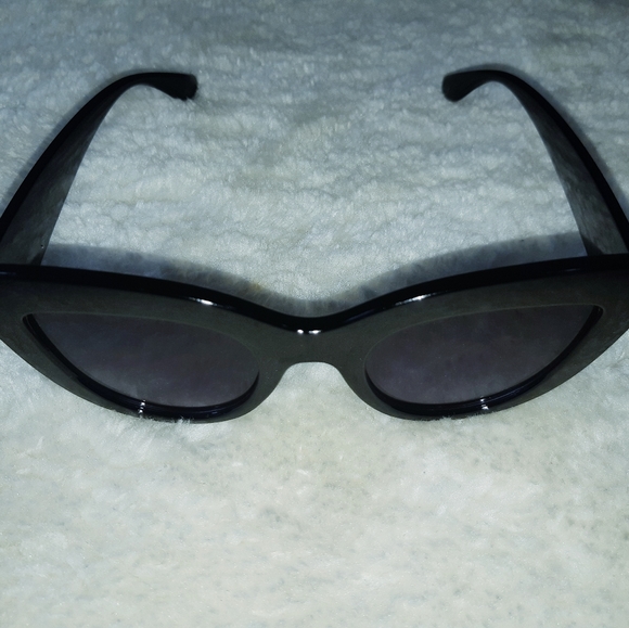 Sunglasses - Picture 2 of 3